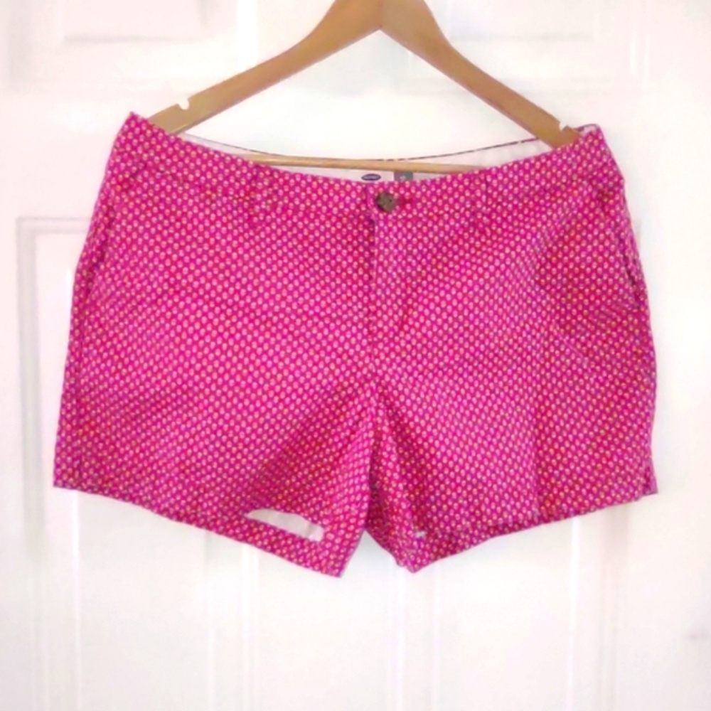 Old Navy Pink Flower Print Women's Shorts. Size 10